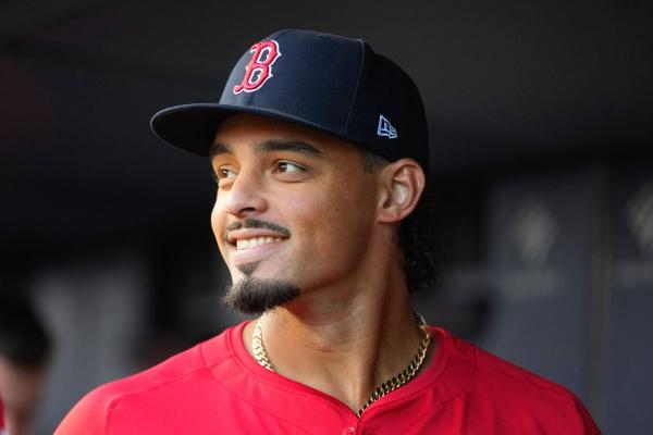 White Sox acquire pitcher Jordan Hicks from Red Sox