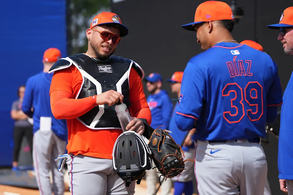 New York Mets catcher Francisco Alvarez (4) talks with pitcher Edwin Diaz (39) during Spring Training activities on Feb. 13, 2025 in Port St. Lucie, Fla.