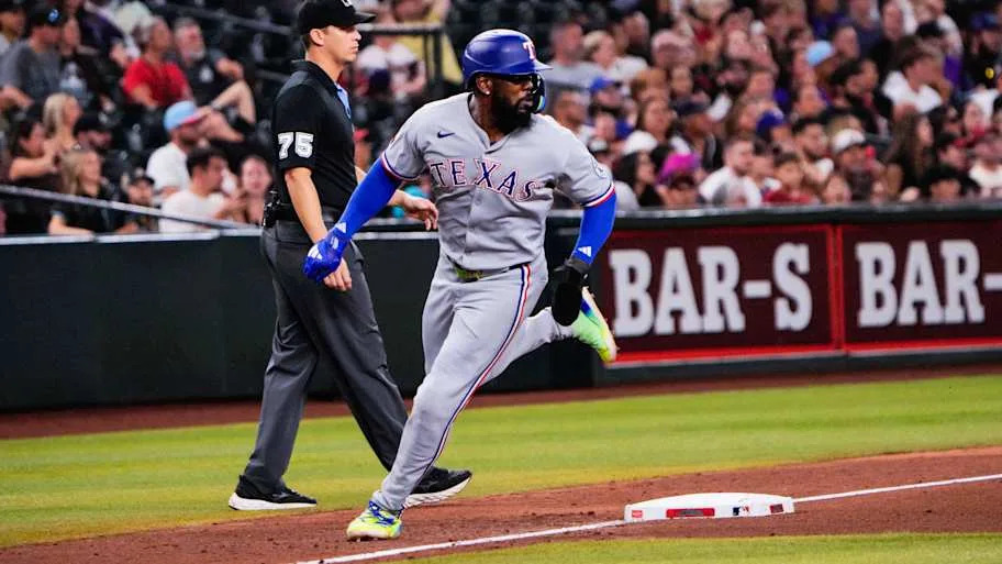 Texas Rangers Adolis Garca running the base