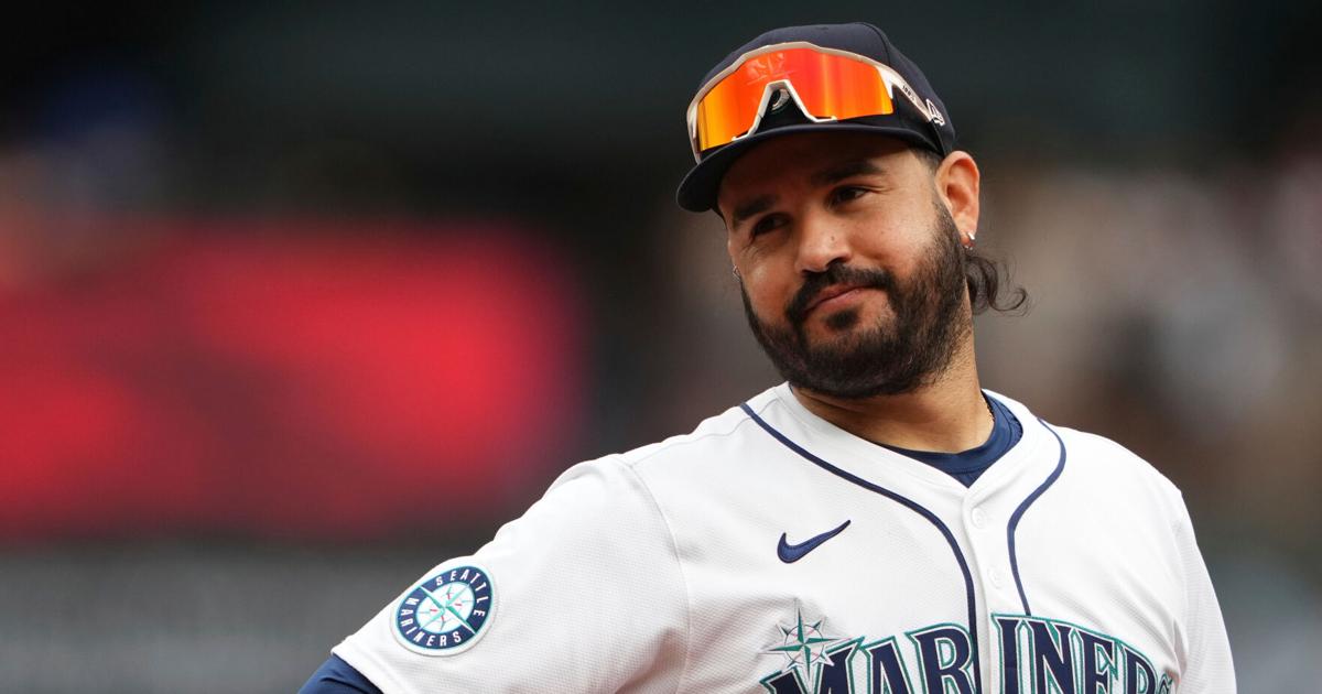 Eugenio Suárez and the Reds agree to a $15 million, 1-year contract, AP sources say | Sports