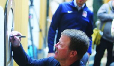 Kent gets choked up on baseball history during HOF tour | Sports