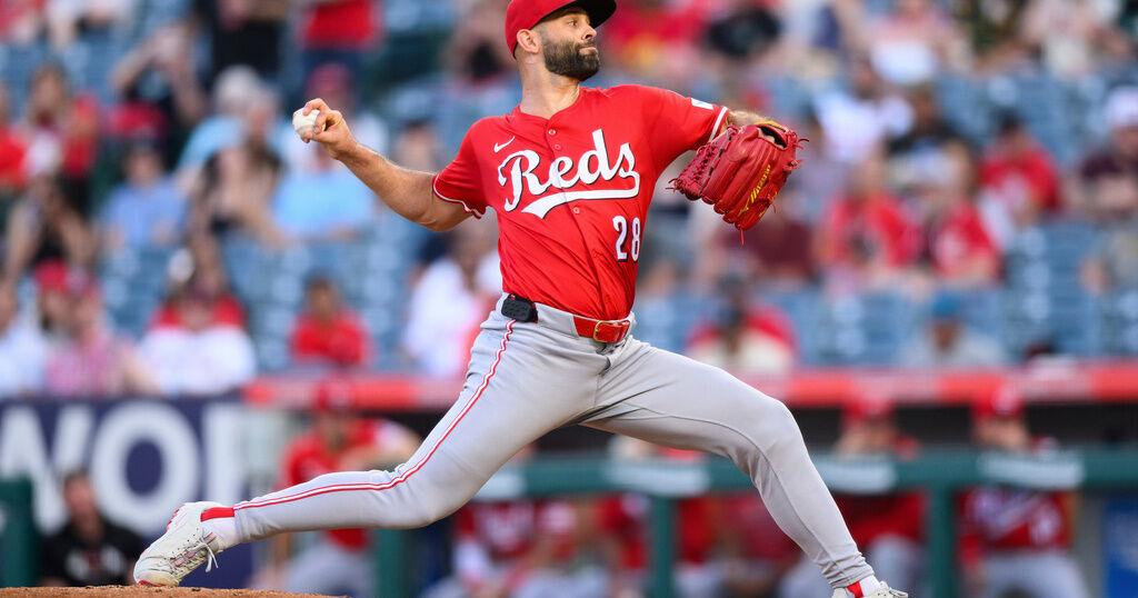 RHP Nick Martinez agrees to a $13 million, 1-year contract with the Rays, AP source says | Sports