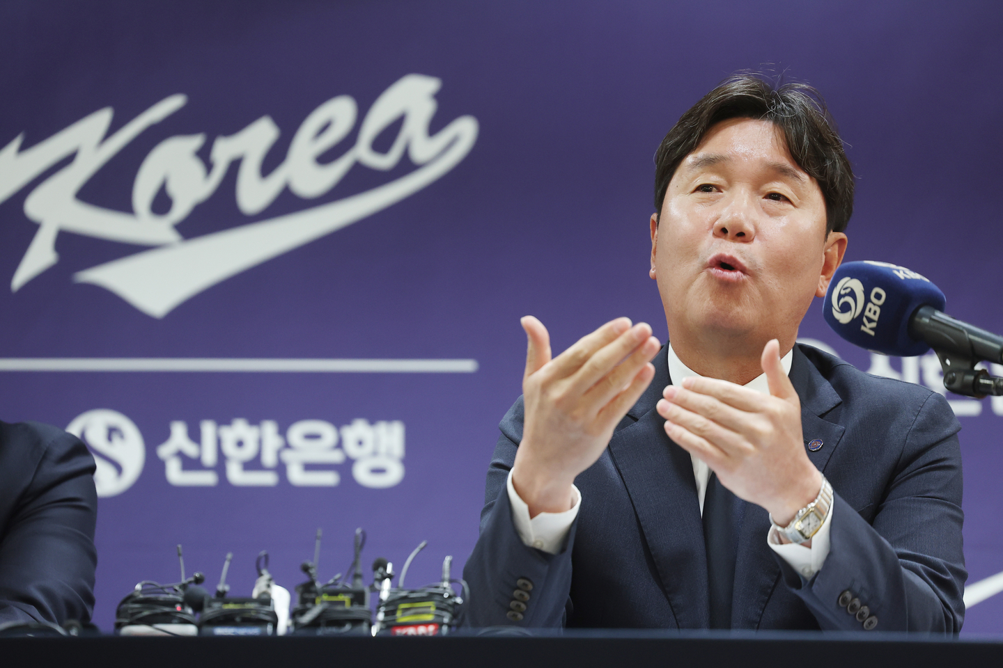Ryu Ji-hyun, the manager of the Korean national baseball team, speaks at a press conference in Seoul announcing his roster for the 2026 World Baseball Classic on Feb. 6. [YONHAP] 