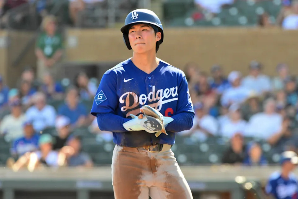 Los Angeles Dodgers second baseman Hyeseong Kim (6) looks on in the first inning against the Arizona Diamondbacks at Salt River Fields at Talking Stick.