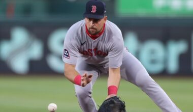 Reds sign Nathaniel Lowe to a minor league deal