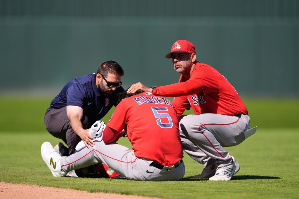 Red Sox manager provides discouraging injury update on Gold Glove infielder