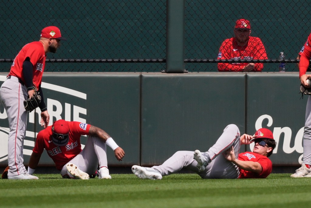 Red Sox stars avoid major injury scare after frightening outfield collision