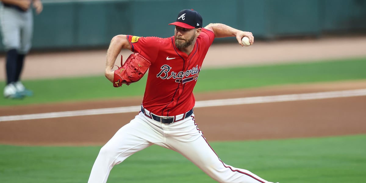 Chris Sale sign 1-year extension with Braves, including club option for 2028