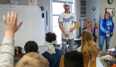 Bobby Witt Jr. becomes 3rd KC Royal to win Lou Gehrig Award