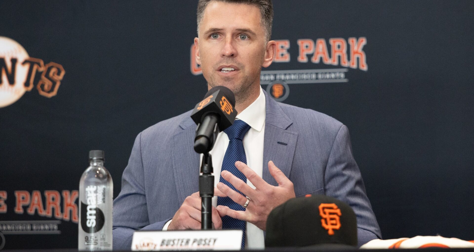 Luis Arraez and Giants agree on $12 million, 1-year contract, AP source says