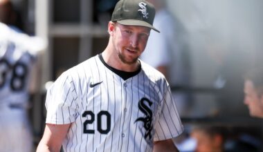 Pitcher returns to Chicago White Sox on 1-year deal