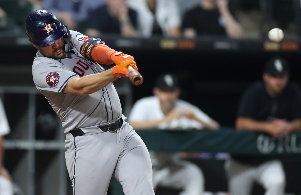 18 nonroster players invited to spring training