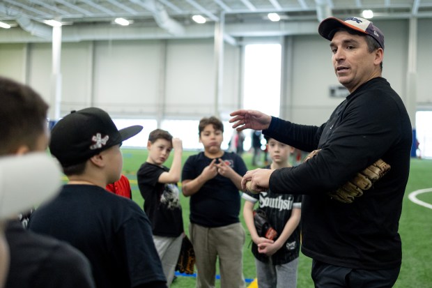Chicago White Sox youth camps Coach Mike O'Shea speaks to a group of baseball players during the Chicago White Sox SoxFest Kids Camp Saturday, Jan. 31, 2026, at the ComEd Recreation Center at Addams Park in Chicago. The event allowed kids to learn baseball from youth academy coaches and current White Sox players and prospects. (Josh Boland/Chicago Tribune)