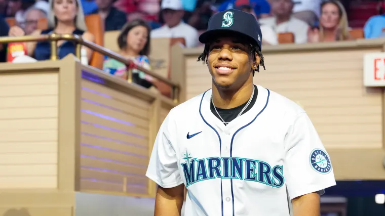 Cardinals' ambidextrous pitcher makes MLB's 'must-watch' list this spring  image