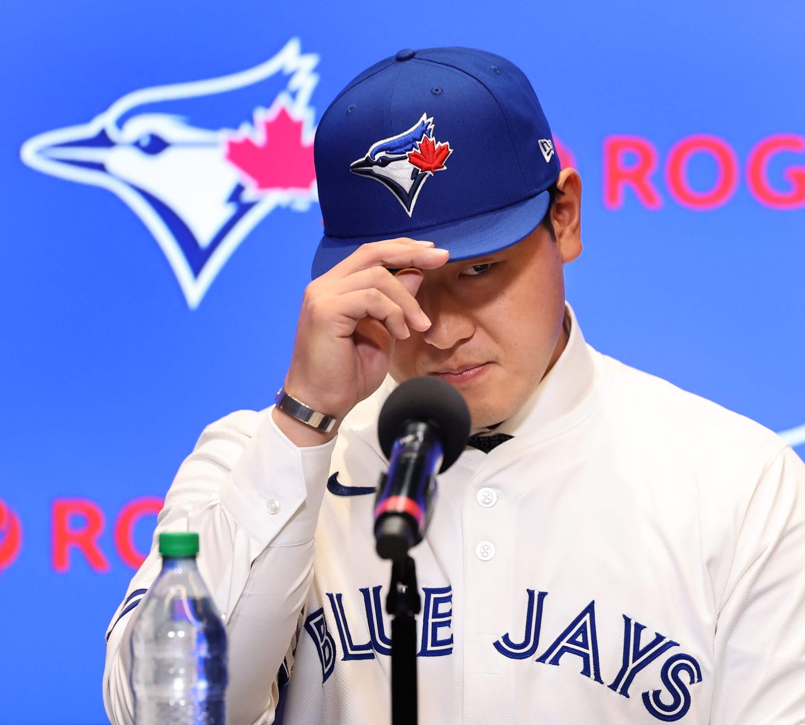Kazuma puts his Jays cap on. The Toronto Blue Jays introduced infielder Kazuma Okamoto to the media at the Rogers Centre. 