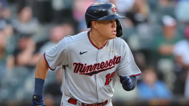 Twins sign former Yankees, Braves infielder with .722 career OPS  image