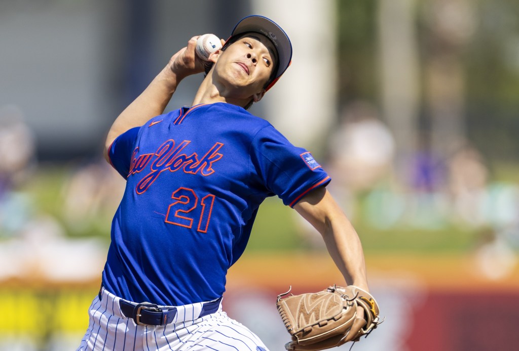 Jonah Tong delivers a pitch during the Mets' 6-0 spring training loss to the Cardinals on Feb. 25, 2026.