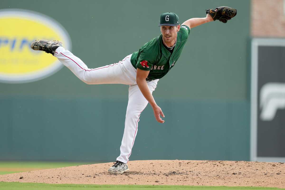 White Sox accept salary dump, acquire Jordan Hicks and David Sandlin from Red Sox