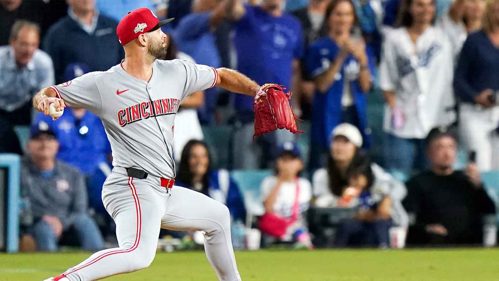 Cincinnati Reds starting pitcher Nick Martinez (28) delivers a pitch in the sixth inning of the MLB National League Wild Card Game 2 between the Cincinnati Reds and LA Dodgers, Wednesday, Oct. 1, 2025, at Dodger Stadium in Los Angeles, California.
