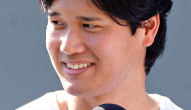 Ohtani will not pitch in WBC, Roberts says