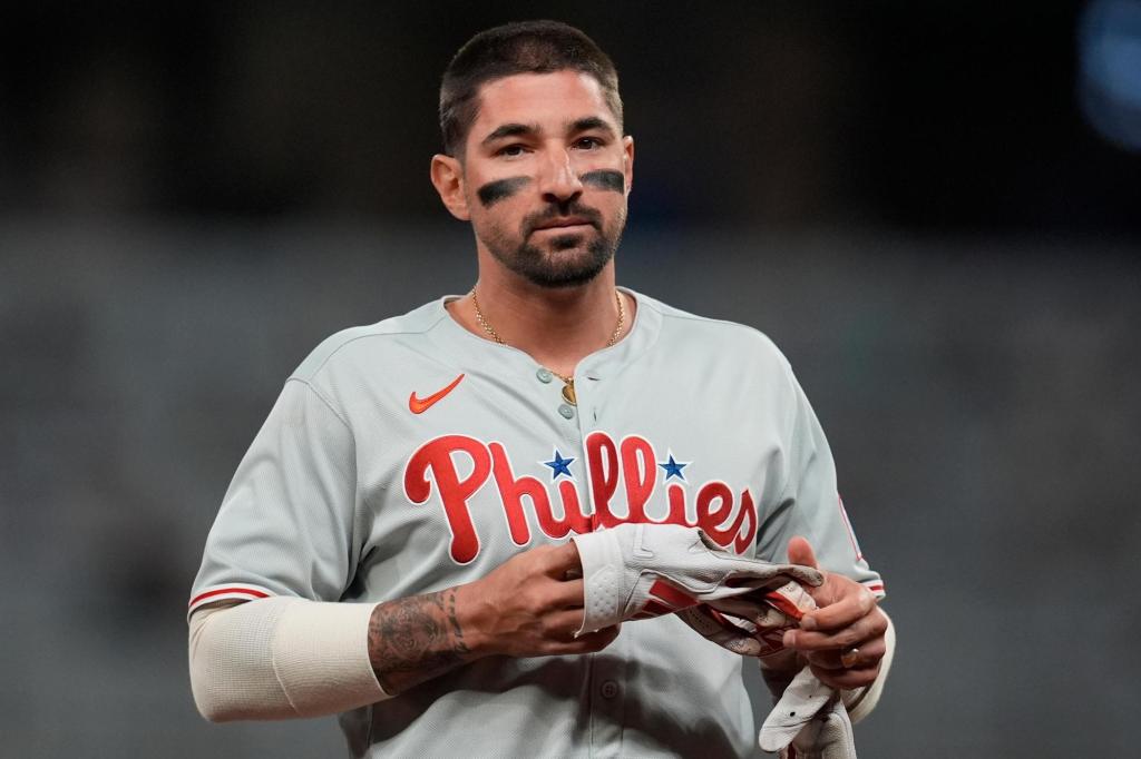 Nick Castellanos inks 1-year league minimum deal with Padres