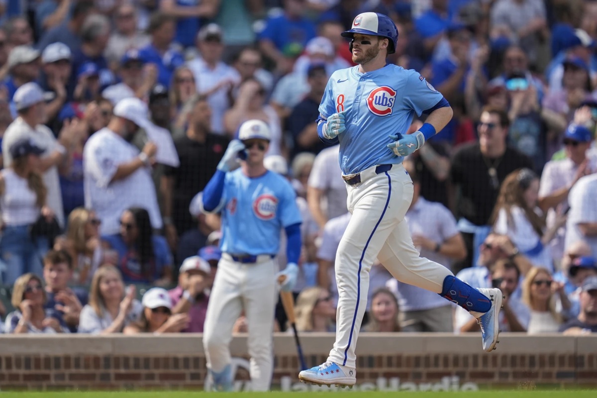 Chicago Cubs' Ian Happ (8) runs the bases after hitting a home run during the fourth inning of a baseball game against the Tampa Bay Rays, Friday, Sept. 12, 2025, in Chicago. (AP Photo/Erin Hooley)
