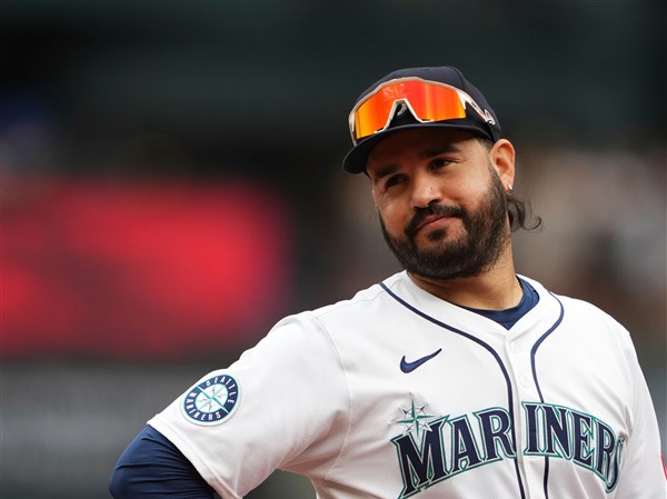 Eugenio Suárez happy to be back in Cincinnati after finalizing $15 million, 1-year contract