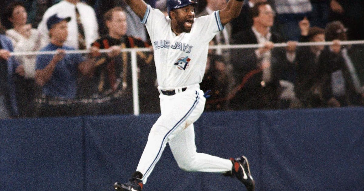 Toronto Blue Jays to build statue outside Rogers Centre to commemorate Joe Carter’s walk-off home run