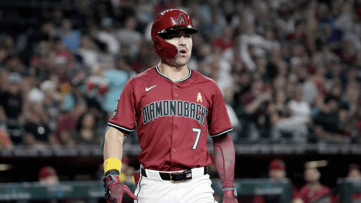 Diamondbacks Carroll breaks hamate bone