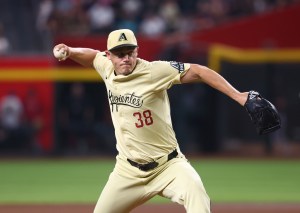 Paul SewaldArizona Diamondbacks
MLB
D-backs