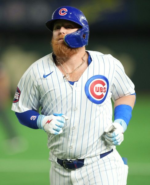 Chicago Cubs first baseman Justin Turner (3) reacts after hitting a fly out against the Los Angeles Dodgers in the ninth inning during the Tokyo Series at Tokyo Dome.