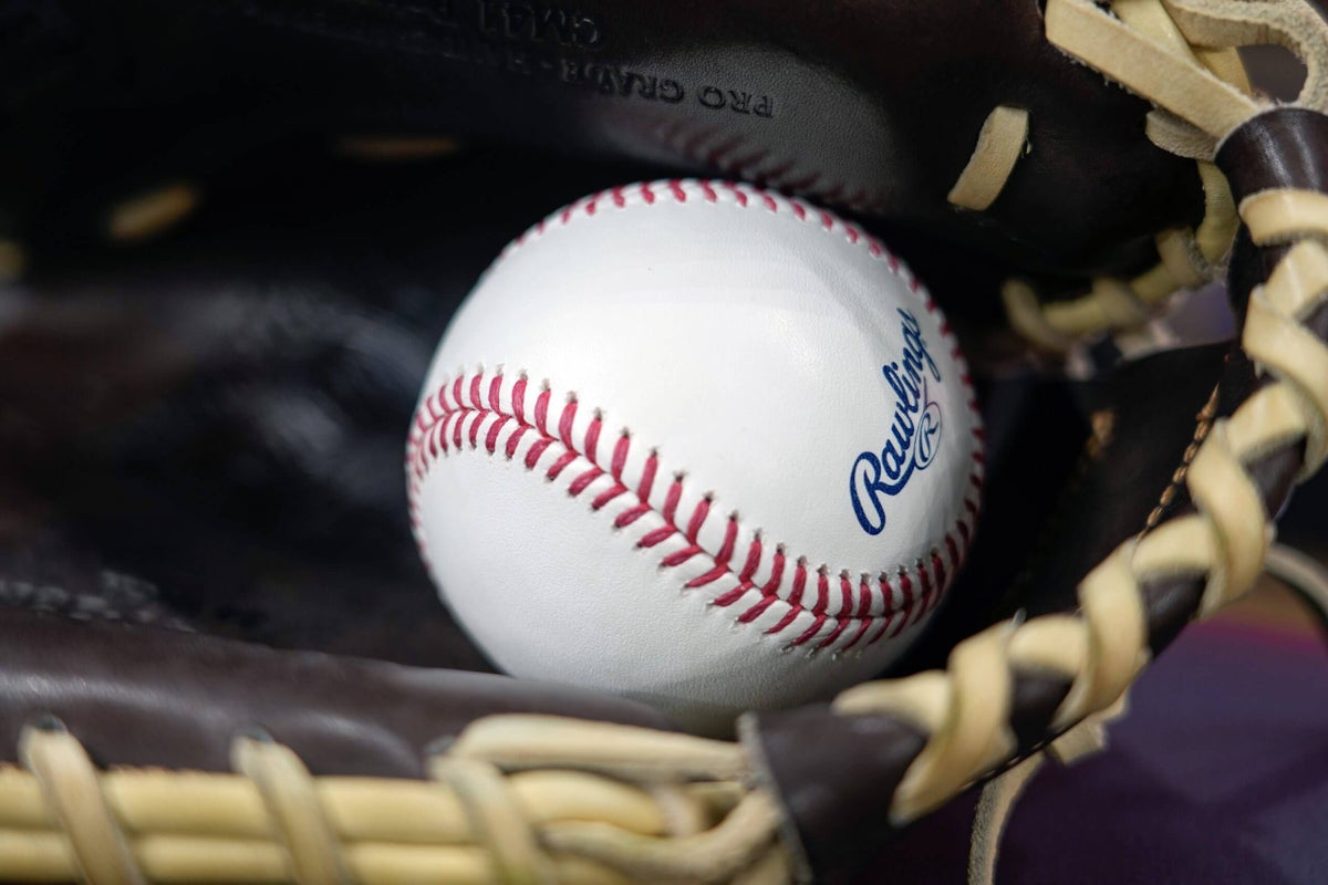 One dead, 32 injured after Iowa college baseball team’s bus crashes