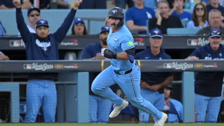 Blue Jays trade proposal sends beloved outfielder to Cardinals for 2.07 ERA lefty reliever image