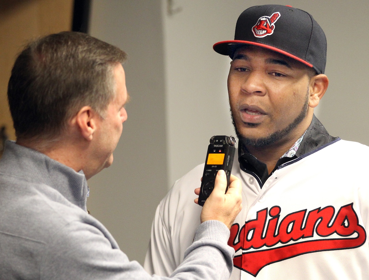 Encarnacion signs with the Cleveland Indians