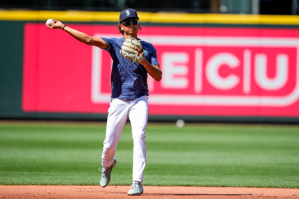 Seattle Mariners' first-round draft pick Tai Peete throws while participating in batting...