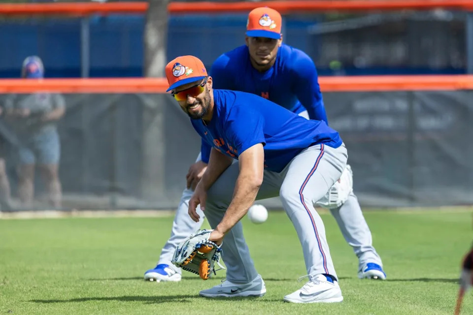 Mets infielder Marcus Semien fields grounders during Spring Training. Corey Sipkin for the NY POST