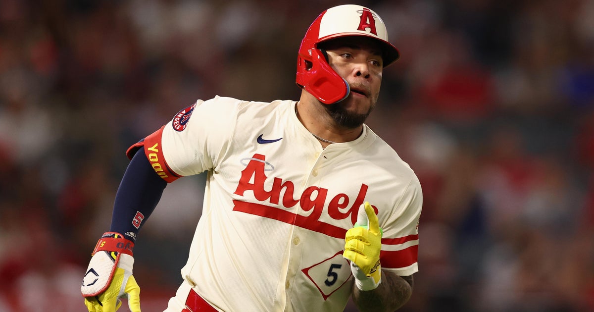 Third baseman Yoán Moncada finalizes 1-year, $4 million deal to stay with Angels