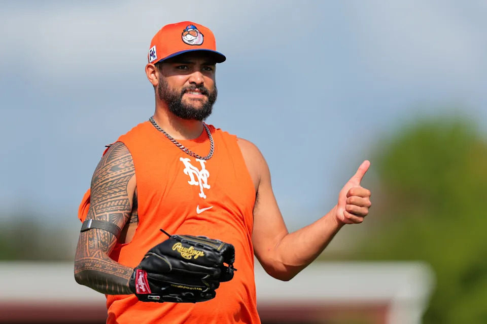 New York Mets starting pitcher Sean Manaea (59) reacts during a spring training workout at Clover Park on Feb. 15, 2025.