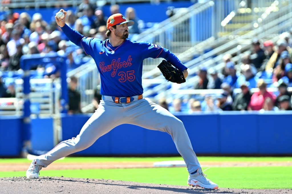 Mets starting pitcher Clay Holmes (35) throws in the first inning against the Toronto Blue Jays. IMAGN IMAGES via Reuters Connect