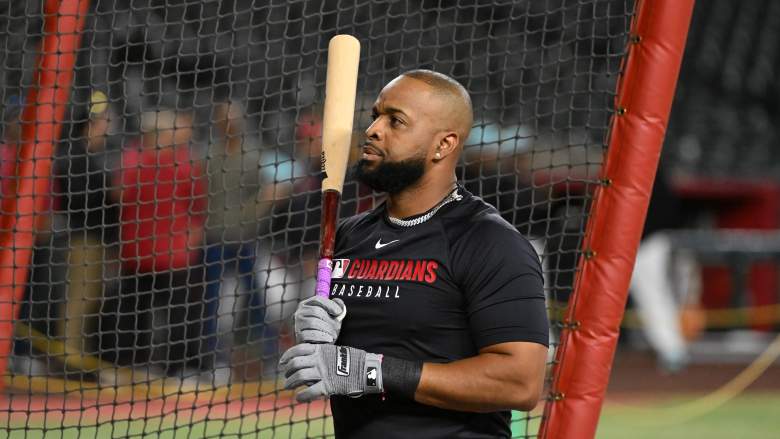 Diamondbacks’ First Base Search Draws Interest in 16-Year Veteran