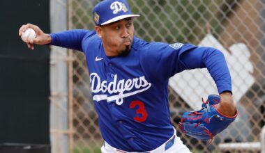 New Dodgers closer Edwin Díaz makes spring training debut