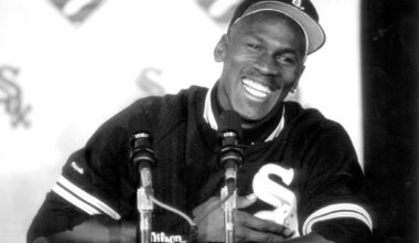 Michael Jordan signs with White Sox
