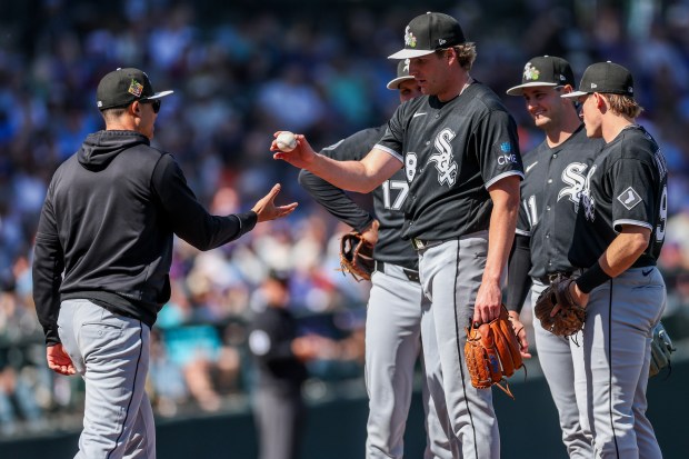 Chicago White Sox manager Will Venable (1) takes out Chicago White Sox pitcher Jonathan Cannon (48) in the second inning against the Chicago Cubs during the Cubs and White Sox first spring training game of the year at Sloan Park Friday Feb. 20, 2026 in Mesa, Ariz. (Armando L. Sanchez/Chicago Tribune)