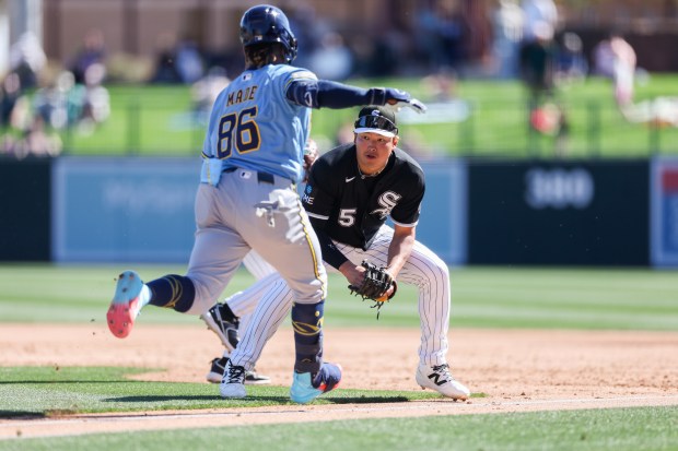 Chicago White Sox first baseman Munetaka Murakami (5) tags out Milwaukee Brewers second baseman Jesús Made (86) during the third inning in a Cactus League game at Camelback Ranch on Sunday, Feb. 22, 2026, in Glendale, Ariz. (Armando L. Sanchez/Chicago Tribune)