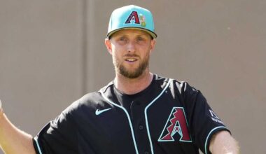 Diamondbacks award high honor to RHP after trading him last season  