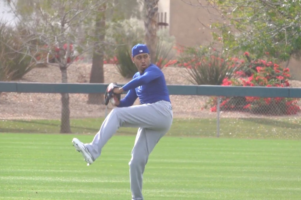 Edwin Díaz warms up with his new Dodger teammates.