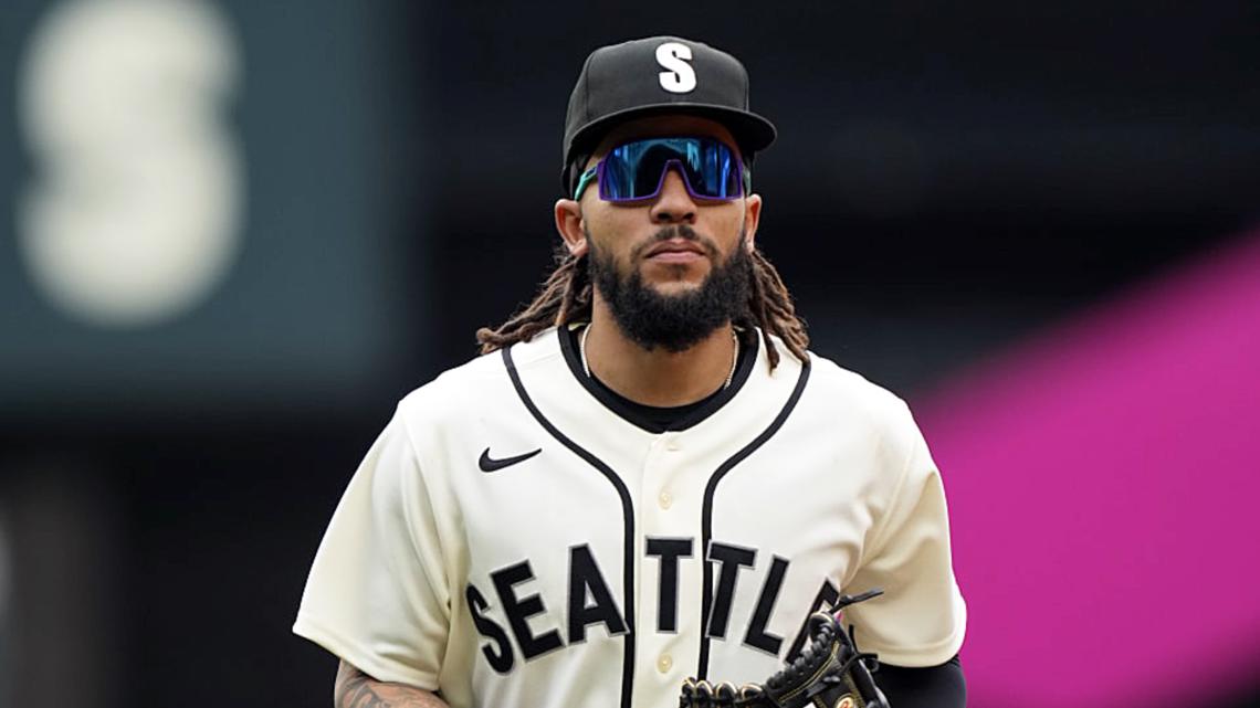 Mariners announce no-blackout viewing options, new uniforms for 2026 season