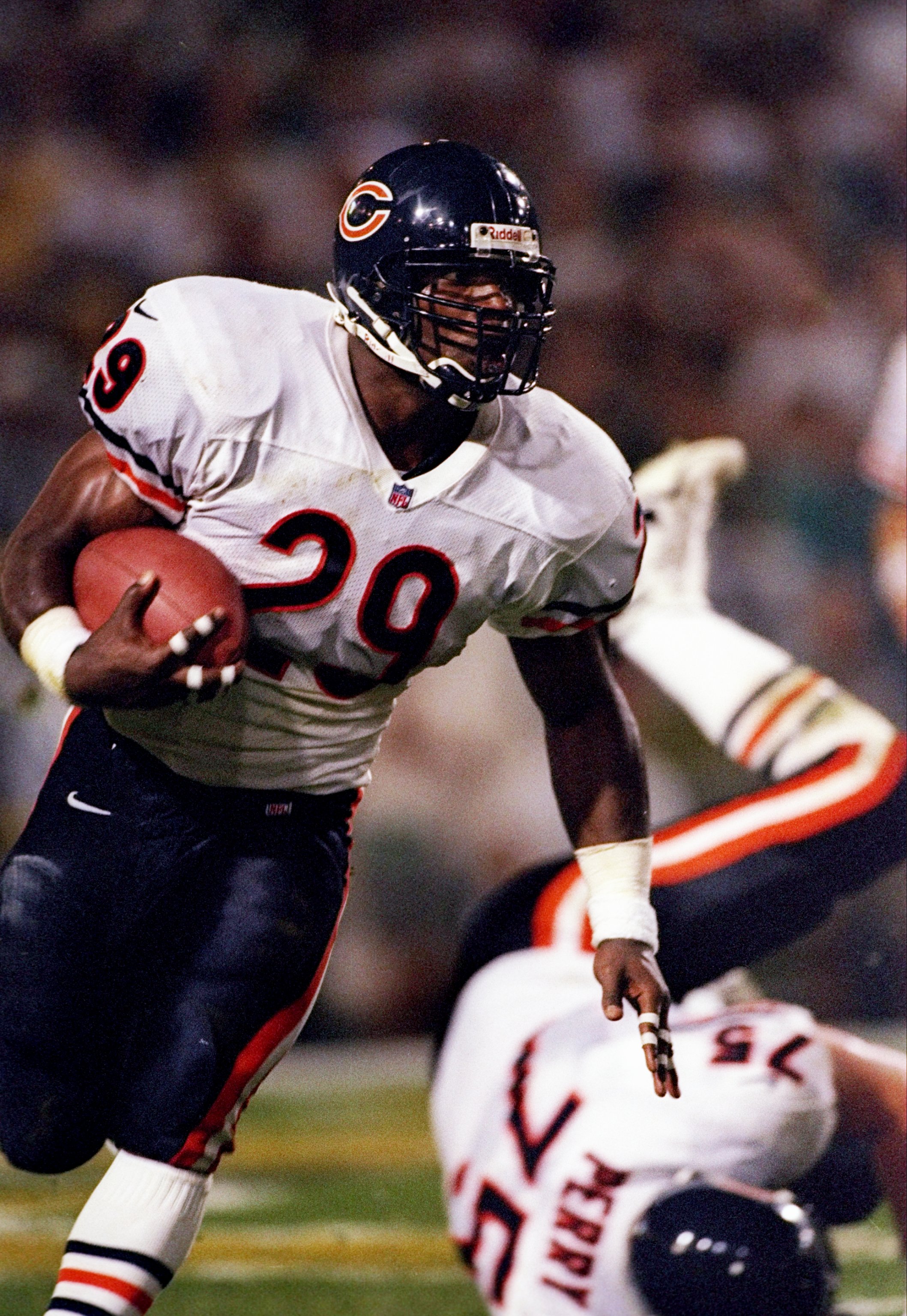 1 Sep 1997: Running back Raymont Harris of the Chicago Bears carries the football during the Bears 38-24 loss to the Green Bay Packers at Lambeau Field in Green Bay, Wisconsin. Mandatory Credit: Jonathan Daniel /Allsport