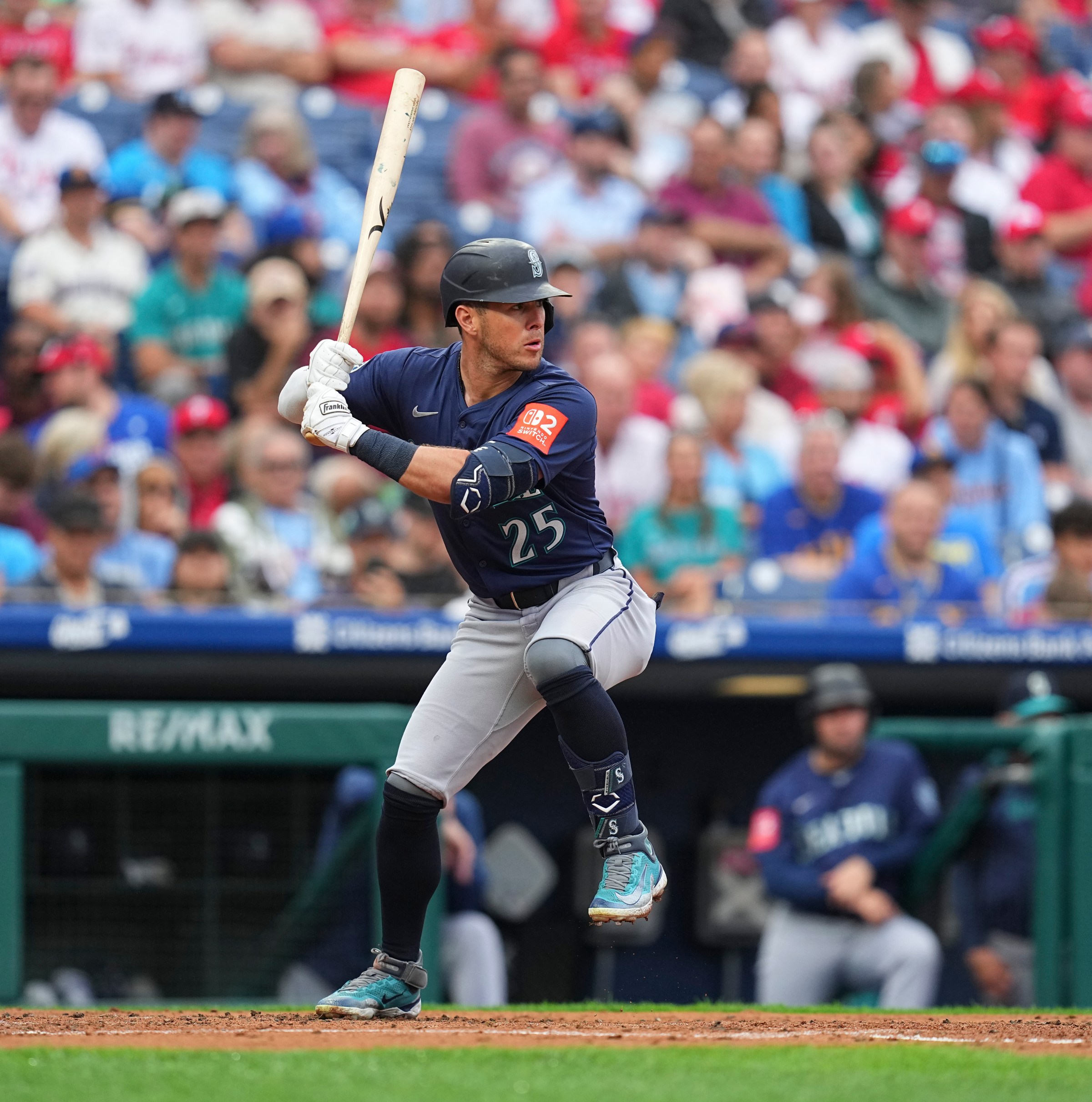 Phillies sign Dylan Moore to minor league deal