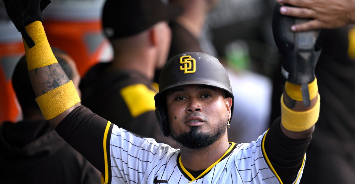 How do Giants fans feel about signing second baseman Luis Arráez